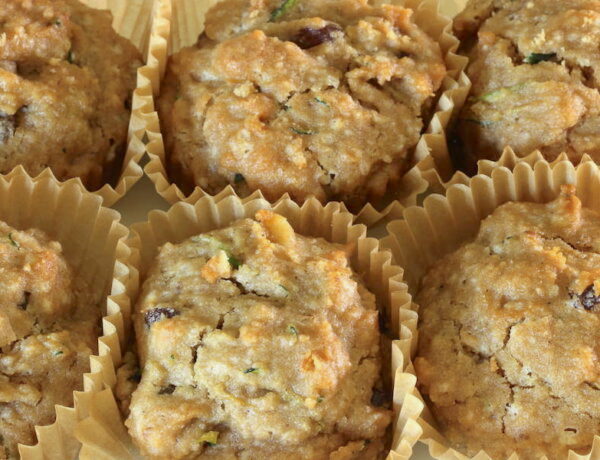 Six moist and fluffy zucchini muffins (gluten free vean)