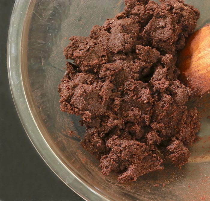 Cacao crust batter made in a bowl