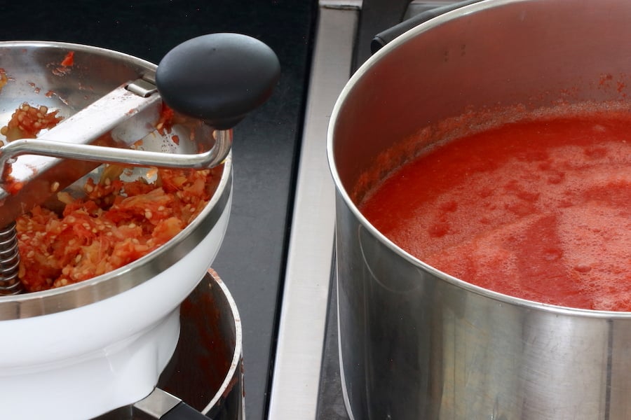 How to make tomato sauce with a Food Mill 